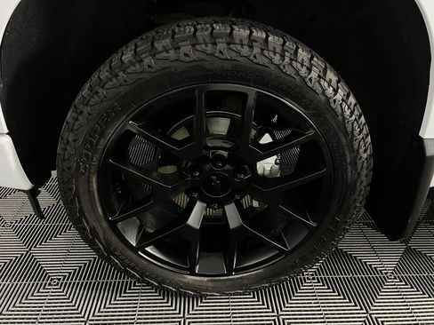 Used 2022 Chevrolet Silverado 1500 RST image 12