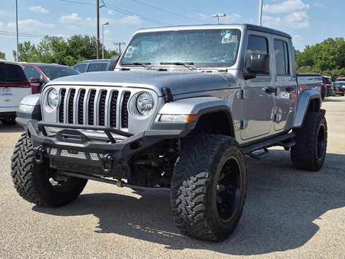 Used 2021 Jeep Gladiator Overland AWD/4WD image 6