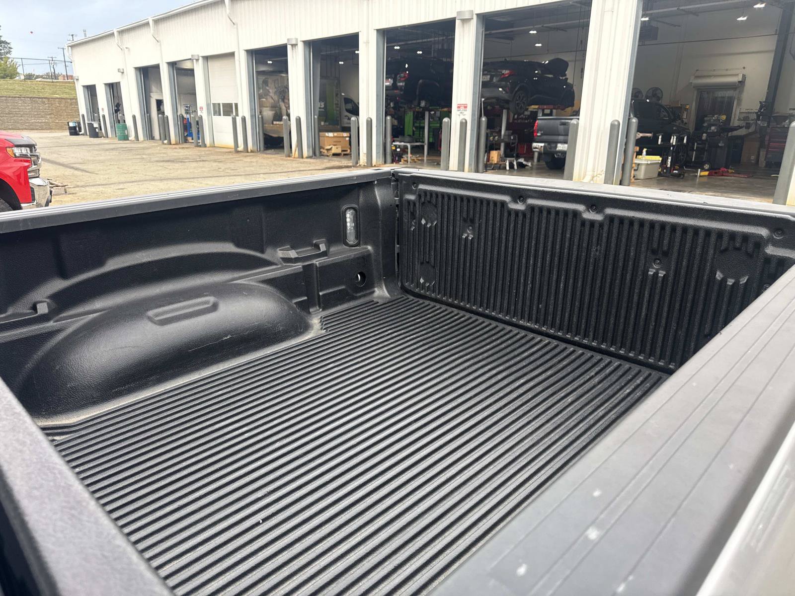 Used 2025 RAM 1500 Laramie AWD/4WD image 4