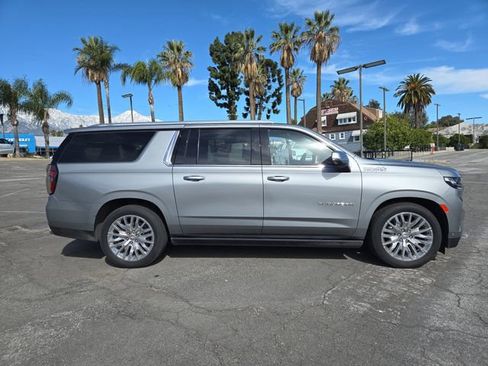 Used 2024 Chevrolet Suburban High Country w/ Advanced Technology Package image 2