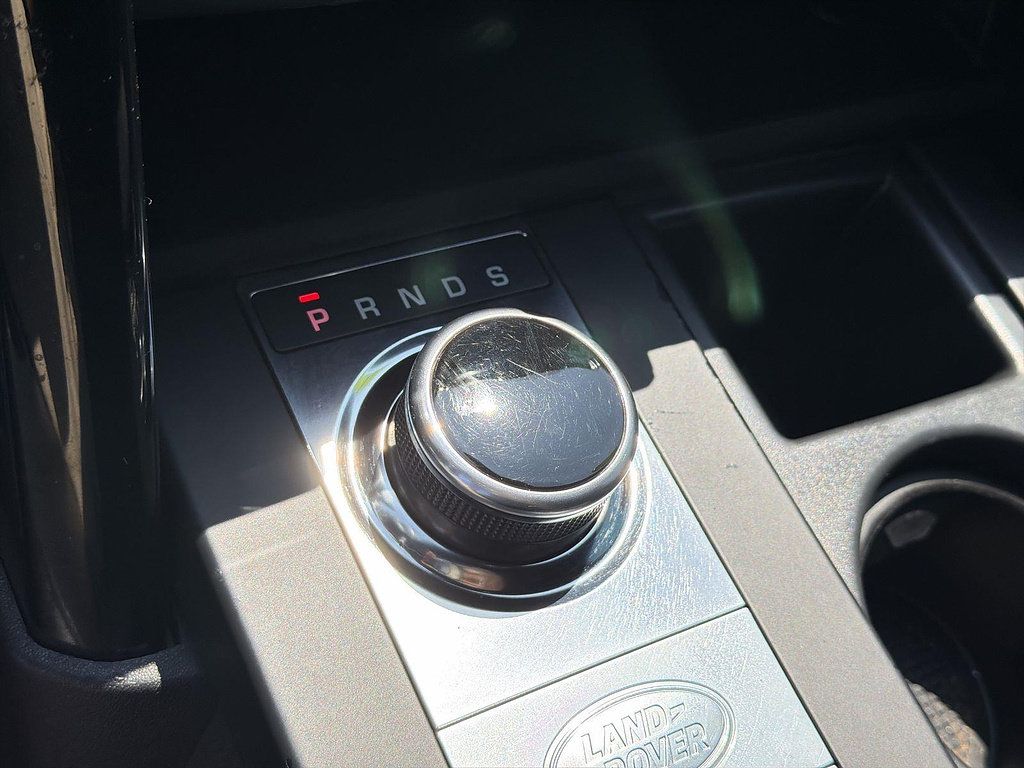 Used 2017 Land Rover Discovery SE AWD/4WD image 15
