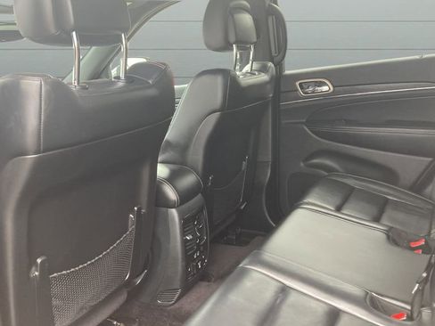 Used 2017 Jeep Grand Cherokee Limited image 16