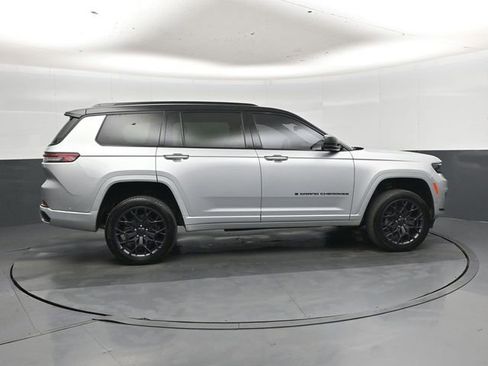 Used 2023 Jeep Grand Cherokee L Summit AWD/4WD image 2