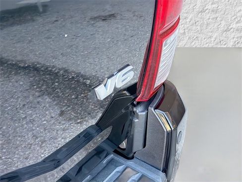 Used 2018 Toyota Tacoma TRD Sport image 11