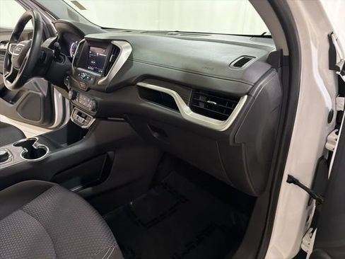 Used 2024 GMC Terrain SLE image 21