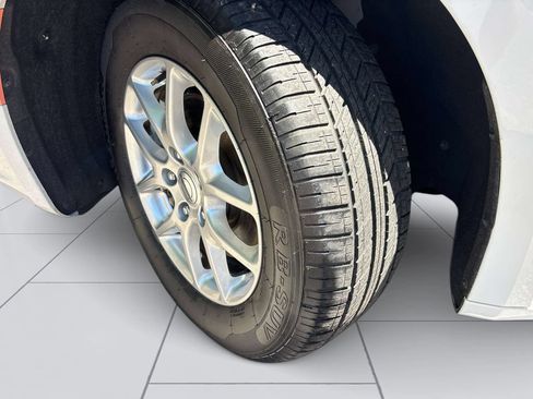 Used 2023 Chrysler Pacifica Touring-L FWD image 8