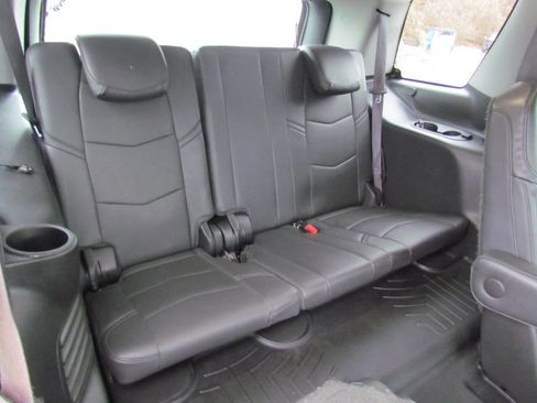 Used 2015 Cadillac Escalade Premium image 15