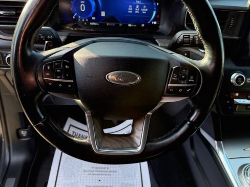 Used 2020 Ford Explorer Platinum w/ Premium Technology Package image 29