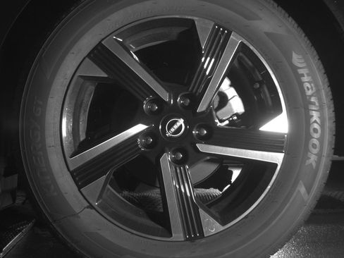 Used 2025 Nissan Sentra SV FWD image 14