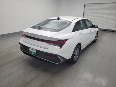 Used 2025 Hyundai Elantra SE FWD image 9