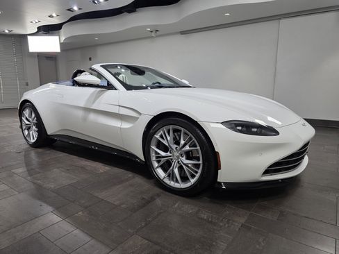Used 2021 Aston Martin V8 Vantage Roadster image 1