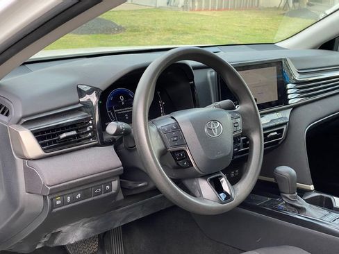 Used 2025 Toyota Camry LE FWD image 7