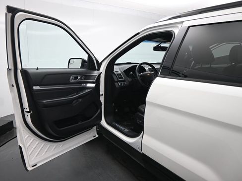 Used 2018 Ford Explorer Sport image 9