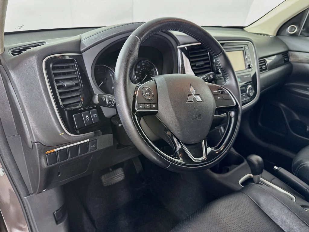 Used 2016 Mitsubishi Outlander AWD image 9
