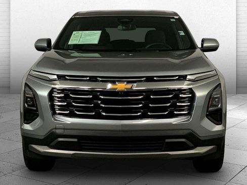 Used 2025 Chevrolet Equinox LT image 2