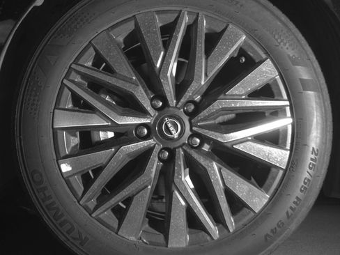 Used 2025 Nissan Altima 2.5 SV image 12