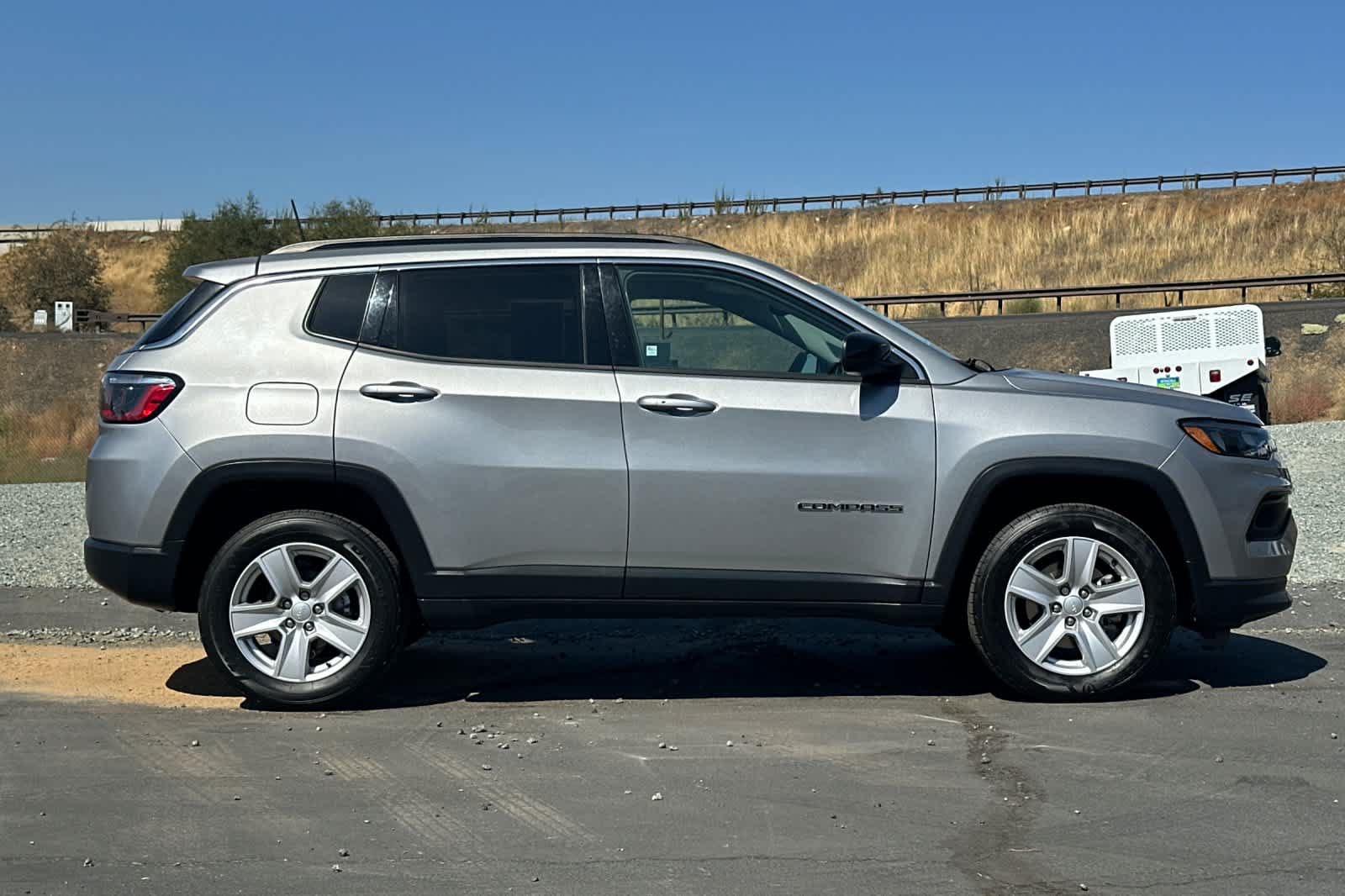 Used 2022 Jeep Compass Latitude AWD/4WD image 3