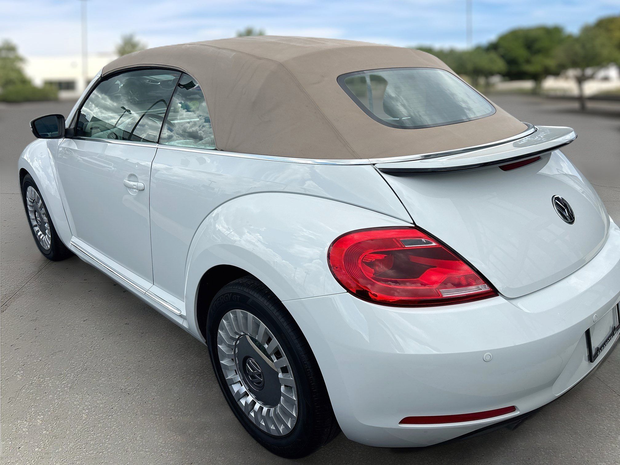 Used 2014 Volkswagen Beetle 1.8T FWD image 2