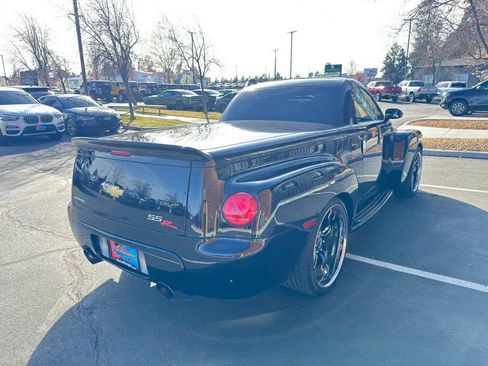 Used 2004 Chevrolet SSR w/ Preferred Equipment Group RWD image 6