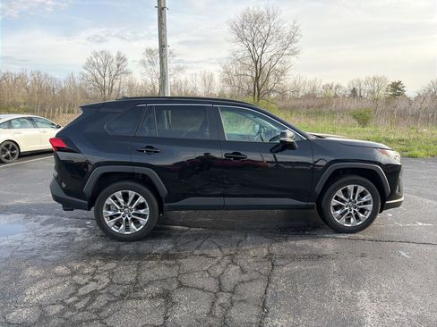 Used 2023 Toyota RAV4 XLE Premium image 8