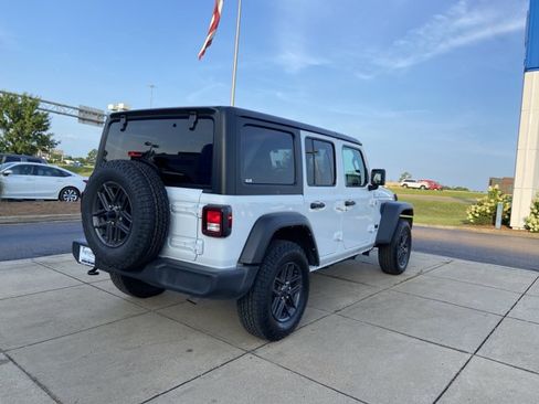 Used 2024 Jeep Wrangler Unlimited Sport AWD/4WD image 11