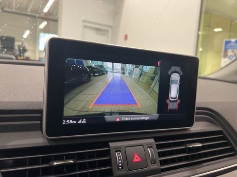Used 2020 Audi Q5 e Premium Plus AWD/4WD image 28