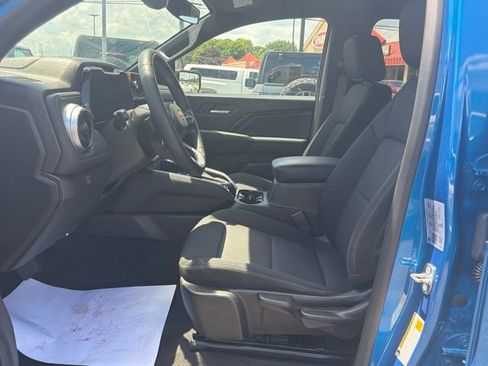 Used 2023 Chevrolet Colorado LT AWD/4WD image 20