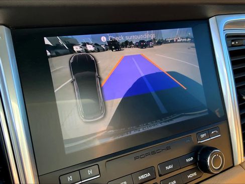 Used 2017 Porsche Macan image 19