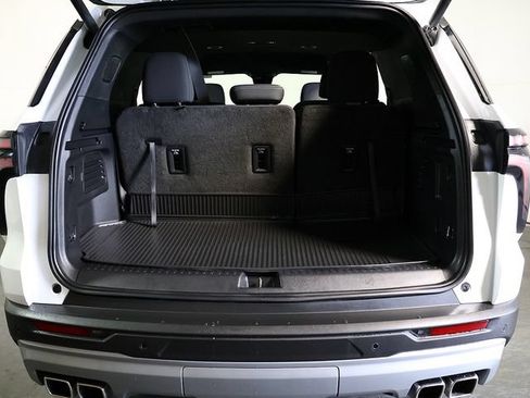 Used 2024 Chevrolet Traverse LT FWD image 31
