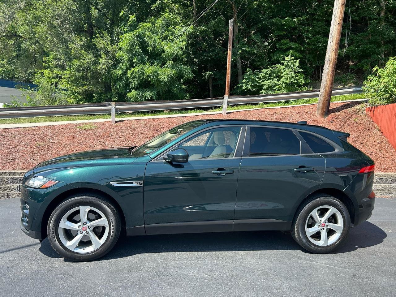 Used 2018 Jaguar F-PACE Premium AWD/4WD image 2