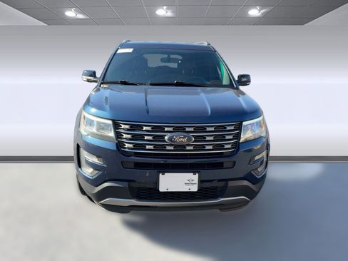 Used 2017 Ford Explorer XLT w/ Equipment Group 202A image 6