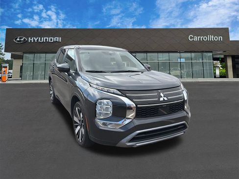 Used 2025 Mitsubishi Outlander SE FWD image 3