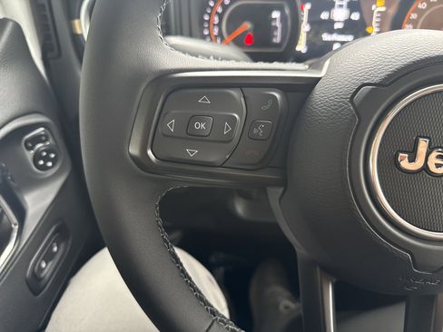 New 2025 Jeep Gladiator High Tide image 18