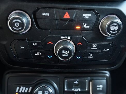 Used 2022 Jeep Renegade Trailhawk image 24