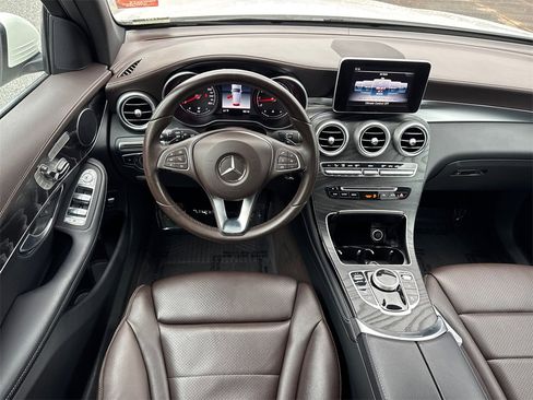 Used 2018 Mercedes-Benz GLC 300 w/ Premium Package image 23