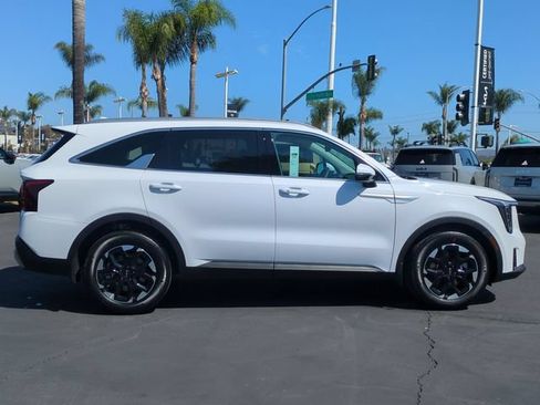 Certified 2025 Kia Sorento S w/ Panoramic Sunroof Package FWD image 2