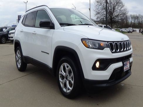 Certified 2025 Jeep Compass Latitude AWD/4WD image 4