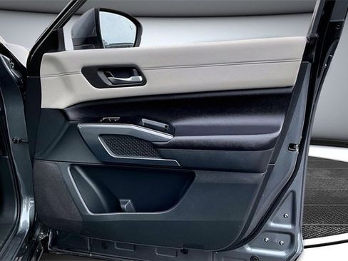 Used 2024 Nissan Pathfinder SL image 28