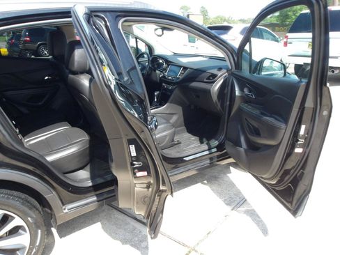 Used 2019 Buick Encore Essence FWD image 6