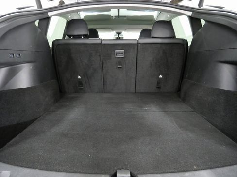 Used 2021 Tesla Model Y Long Range image 21
