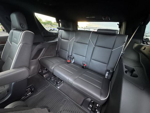 Used 2024 Cadillac Escalade Premium Luxury w/ Performance Package AWD/4WD image 10