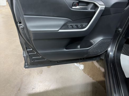 Used 2025 Toyota RAV4 XLE AWD/4WD image 10