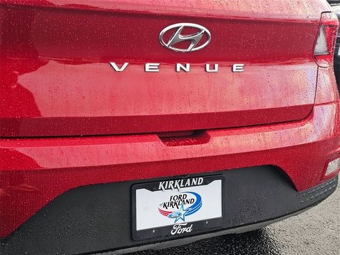 Certified 2022 Hyundai Venue SEL w/ Cargo Package image 13