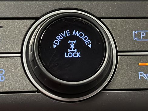 Used 2024 Hyundai Kona Limited AWD/4WD image 39