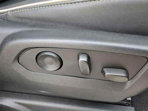 Used 2023 GMC Yukon SLT image 31