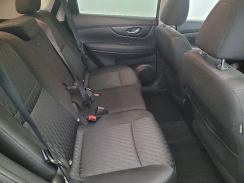 Used 2018 Nissan Rogue SV image 19