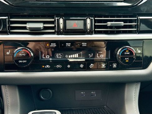 New 2025 Nissan Pathfinder SV w/ SV Premium Package image 16