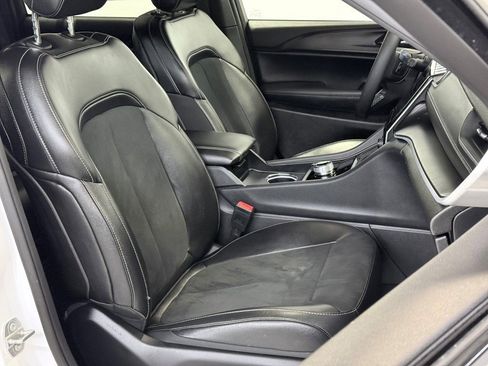 Certified 2024 Jeep Grand Cherokee Altitude image 17