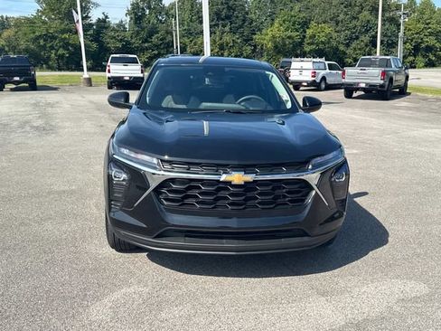 Used 2025 Chevrolet Trax LS w/ LS Convenience Package FWD image 9