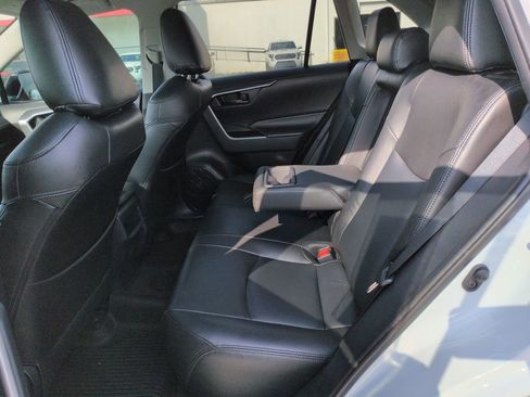 Used 2019 Toyota RAV4 LE w/ All Weather Liner Package AWD/4WD image 25